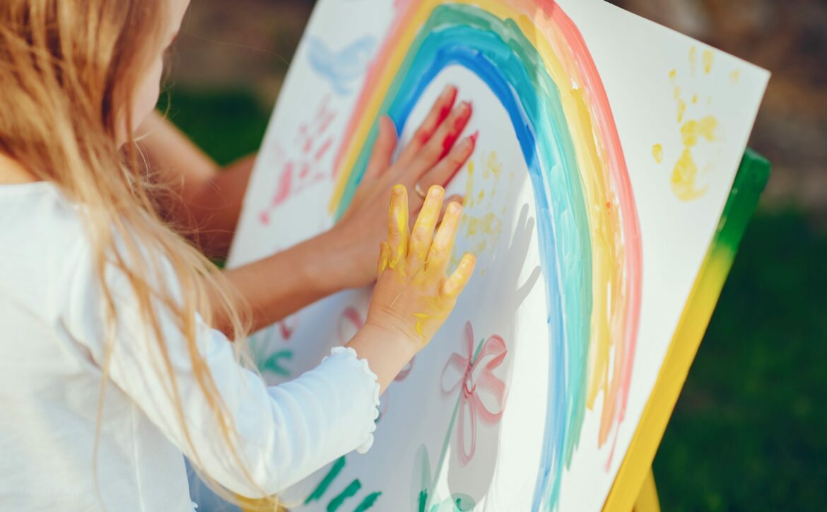 mother-daughter-drawing-scaled